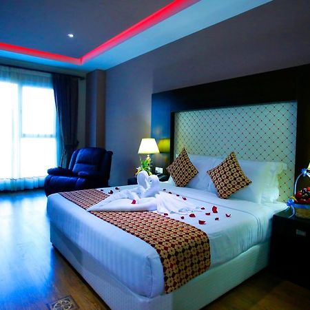 Crystal Palace Hotel Манама Экстерьер фото
